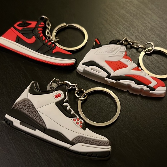Last bundle! Set of 3 keychain Jordans - Picture 3 of 3